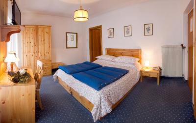 Camera Matrimoniale con Vista Montagna