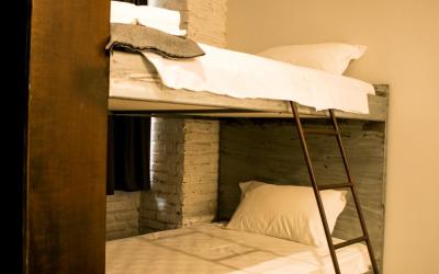 Posto Letto in Dormitorio Femminile con 3 Letti e Bagno Interno