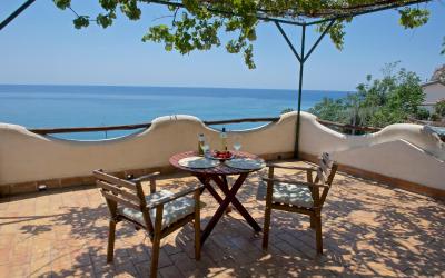 Appartamento con 2 Camere da Letto e Vista Mare 