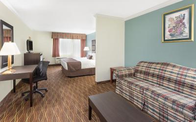 King Room with Balcony and Mountain View - Non-Smoking