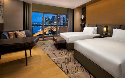 Premier Prestige Double Room with Two Double Beds, Balcony and Marina Bay View