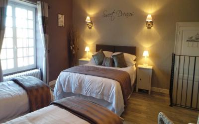 Chambre Quadruple avec Salle de Bains Privative Chambre Quadruple avec Salle de Bains Privative