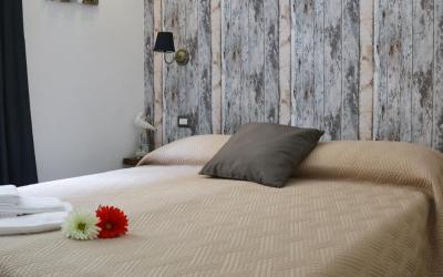 Camera Matrimoniale con Letto Supplementare (2 Adulti + 1 Bambino)