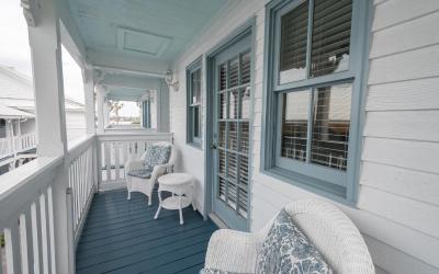 Queen Room with Balcony - Virginia