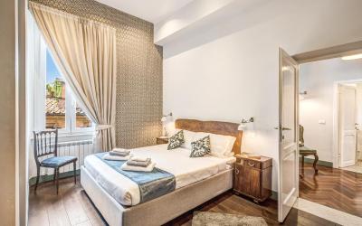 Camera Tripla Exclusive