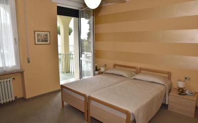 Camera Matrimoniale o Doppia con Letti Singoli con Terrazza in Comune