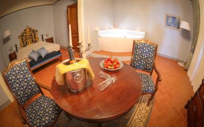 Suite con Vasca Idromassaggio Suite con Vasca Idromassaggio