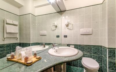 Camera Quadrupla Economy