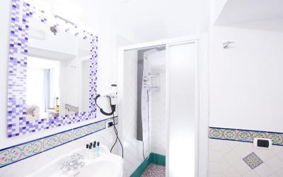 Camera Deluxe Matrimoniale con Vista Mare