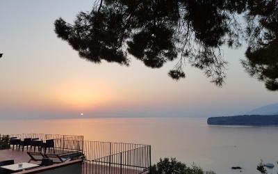 Camera Matrimoniale Deluxe con Balcone e Vista Mare