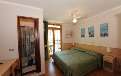 Camera Matrimoniale con Vista Giardino