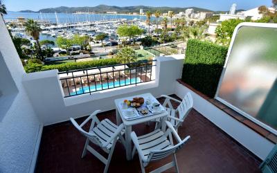 Chambre Triple Classique avec Vue sur Mer et Terrasse Chambre Triple Classique avec Vue sur Mer et Terrasse