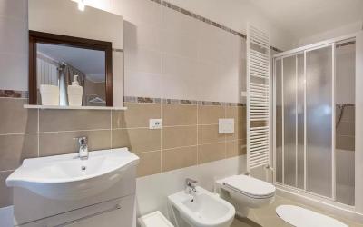 Camera Doppia con Letti Singoli con Bagno