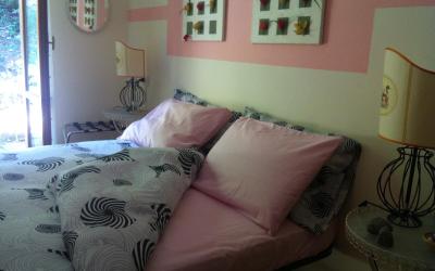 Camera Matrimoniale con Vista Giardino