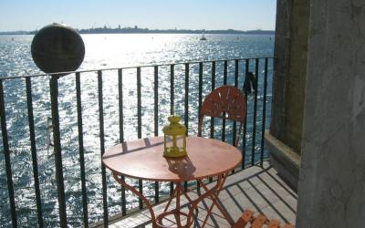 Appartamento con Balcone e Vista Mare