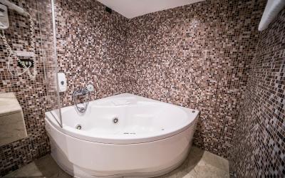 Camera Deluxe Matrimoniale con Vasca Idromassaggio 