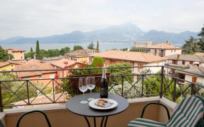 Camera Matrimoniale/Doppia con Letti Singoli con Balcone 