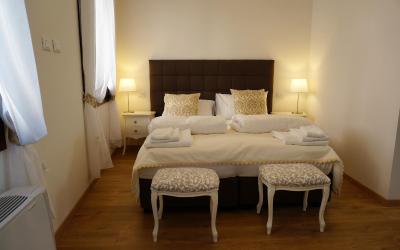 Camera Tripla con Vista Giardino