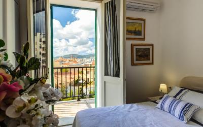 Camera Matrimoniale con Balcone e Vista Mare