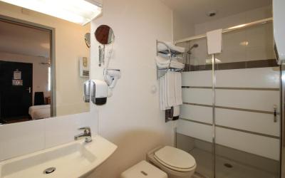 Chambre Lits Jumeaux avec Douche Chambre Lits Jumeaux avec Douche