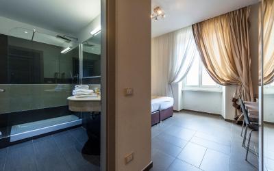 Camera Quadrupla Superior