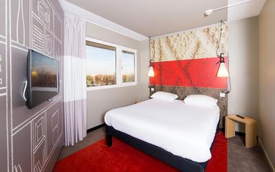 Chambre Standard avec Un Lit Double et Un Canapu00e9 Chambre Standard avec Un Lit Double et Un Canapu00e9