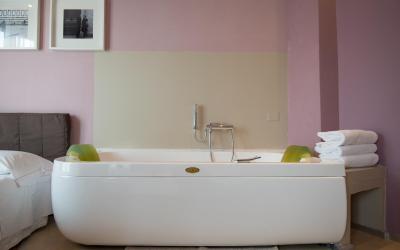 Camera Deluxe Matrimoniale/Doppia con Letti Singoli, con Vasca Idromassaggio