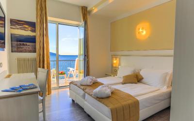 Camera Deluxe Matrimoniale/Doppia con Letti Singoli con Vista Lago 