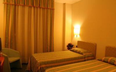 Camera Tripla Superior