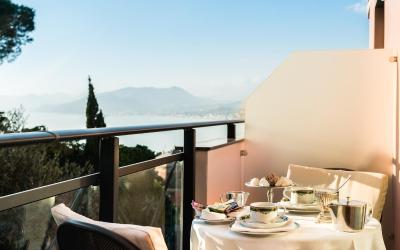 Camera Classic Matrimoniale/Doppia con Letti Singoli con Balcone e Vista Mare Parziale 