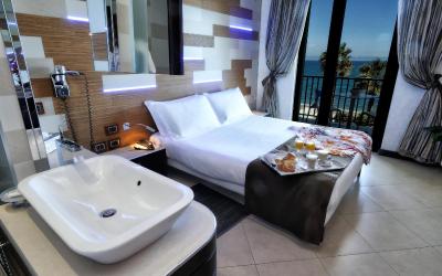 Camera Deluxe Matrimoniale con Vista Mare