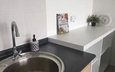 Apartemen dengan Pemandangan Kolam Renang Apartemen dengan Pemandangan Kolam Renang