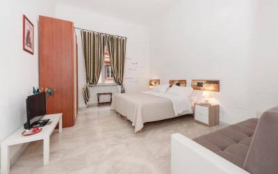 Ampia Camera Matrimoniale/Doppia con Letti Singoli