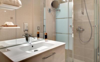 Chambre Triple Privilu00e8ge avec Lit Double et Lit d'Appoint Chambre Triple Privilu00e8ge avec Lit Double et Lit d'Appoint