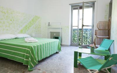 Camera Matrimoniale con Bagno in Comune 