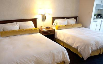 Queen Room with Two Queen Beds with City View 