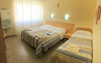 Camera Tripla con Bagno in Comune