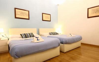 Ampia Camera Matrimoniale/Doppia con Letti Singoli