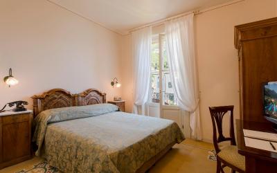 Camera Matrimoniale con Vista Lago