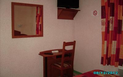 Chambre Double - Accessible aux Personnes u00e0 Mobilitu00e9 Ru00e9duite Chambre Double - Accessible aux Personnes u00e0 Mobilitu00e9 Ru00e9duite