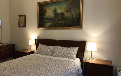 Camera Matrimoniale con Bagno in Comune 