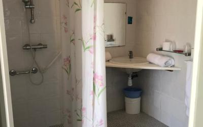 Chambre Double - Accessible aux Personnes u00e0 Mobilitu00e9 Ru00e9duite  Chambre Double - Accessible aux Personnes u00e0 Mobilitu00e9 Ru00e9duite