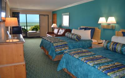 Deluxe Queen Room with Oceanfront View - Non-Smoking