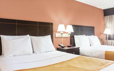 Queen Room with Two Queen Beds - Smoking