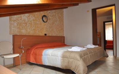 Camera Tripla Standard