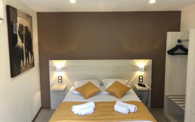 Chambre Double avec Terrasse - Cu00f4tu00e9 Piscine
