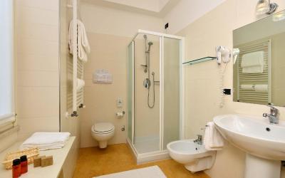 Camera Economy Matrimoniale/Doppia con Letti Singoli