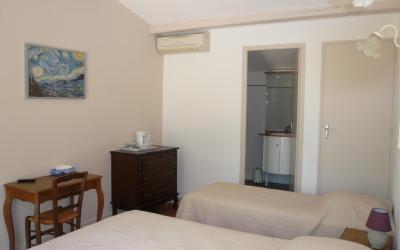 Chambre Triple avec Salle de Bains Privative