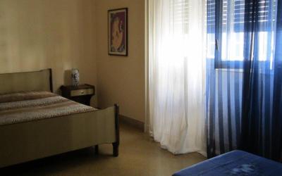 Camera Matrimoniale con Bagno in Comune 