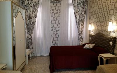 Camera Matrimoniale Superior con Bagno Privato Esterno 